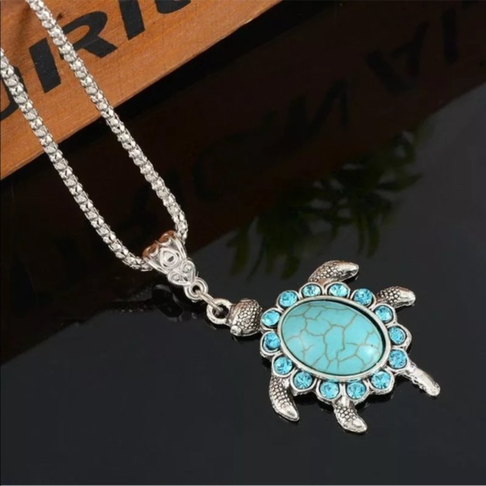Women’s Boho Turquoise Silver 🐢 Turtle Necklace - Picture 5 of 7